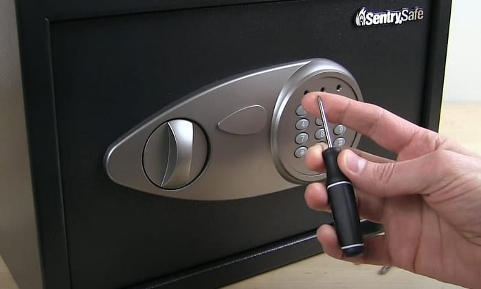 Can A Locksmith Open A Sentry Safe? - Locksmith Kanata